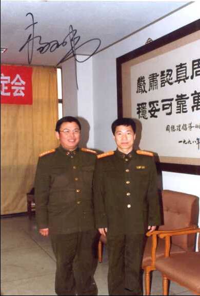 中國(guó)科學(xué)院院長(zhǎng)白春禮院士與胡文祥及其戰(zhàn)友合影